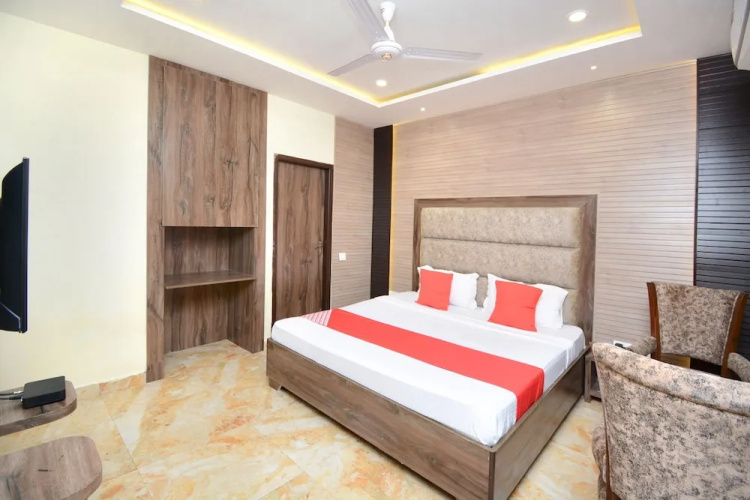 OYO 28335 Hotel Classic