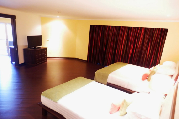 Sir James Resort