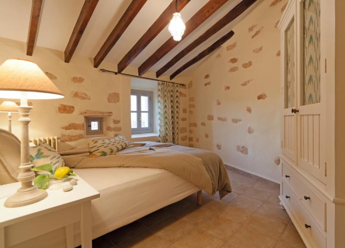 4 Bedrooms Cottage