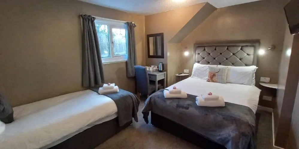 Standard Triple room