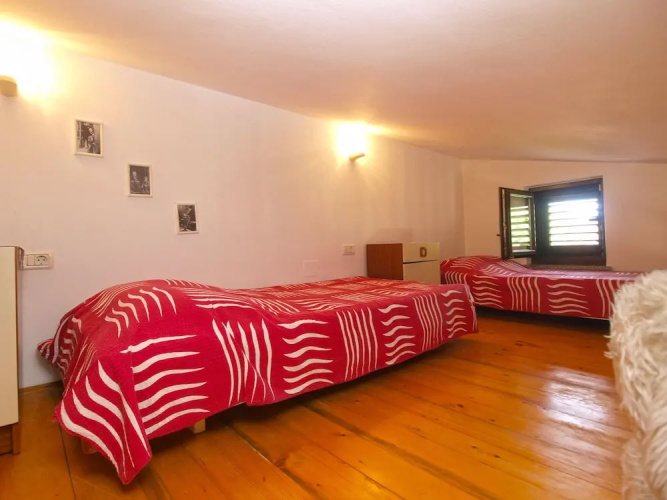 Apartment 64