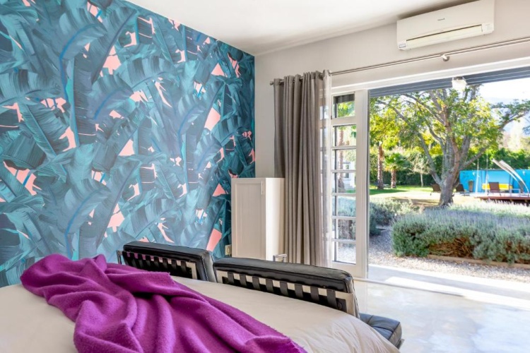 Standard Twin room with garden view