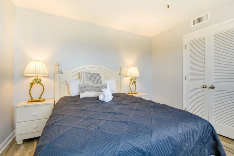 Beachfront Penthouse: Pools, Tennis Courts, Views!