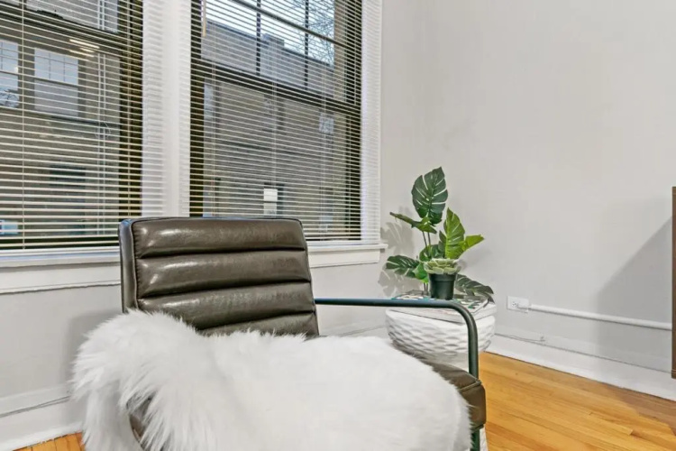 1-Bedroom Apt 3-min to train to Chicago Downtown