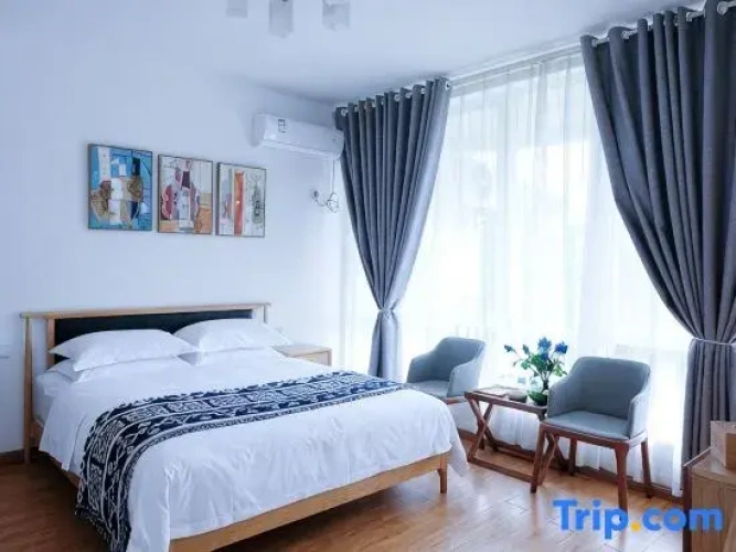 Suite with lake view