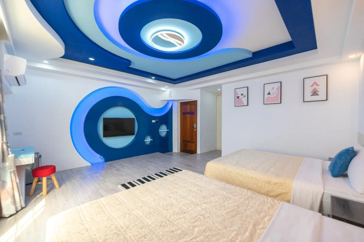 Standard Quadruple Family room