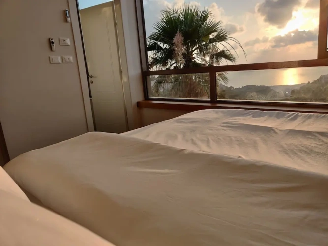 2 Bedrooms Luxury Apartment with city view