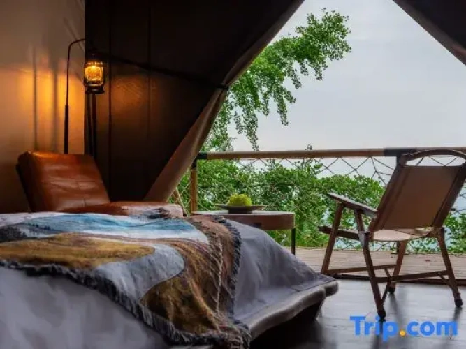5 Bedrooms Tent