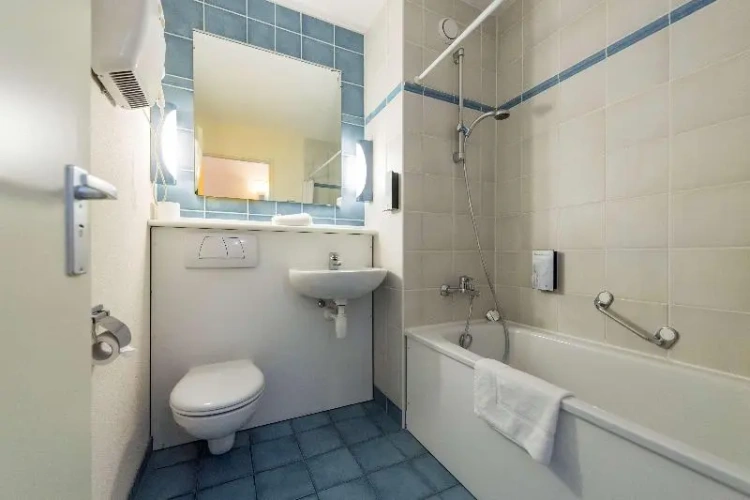 Standard Twin room with balcony