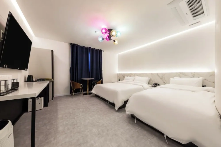 Deluxe Twin room with city view