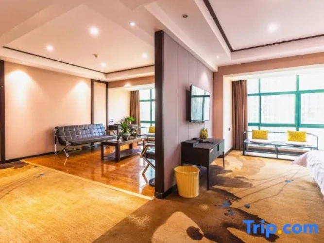 Deluxe Suite
