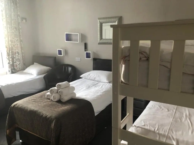 Standard Triple room