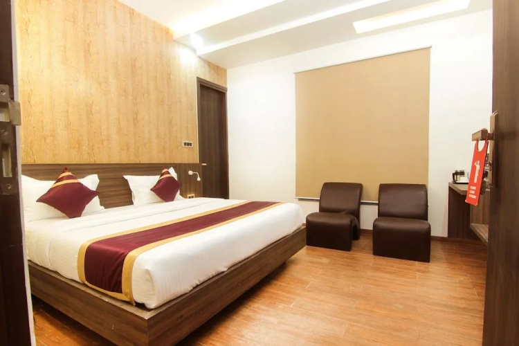 OYO 6844 Hotel Sam Inn