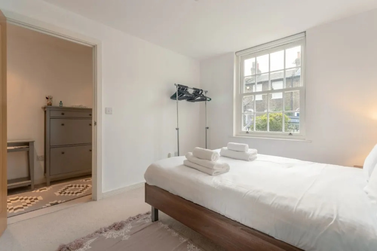 2 Bed Townhouse in Shepherds Bush