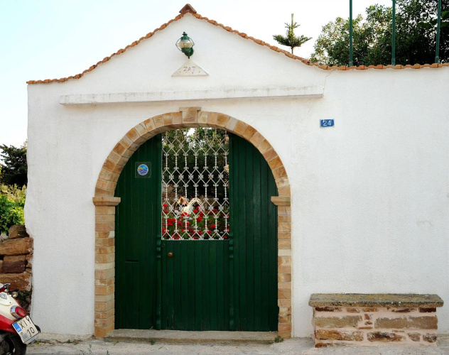 Topakas House