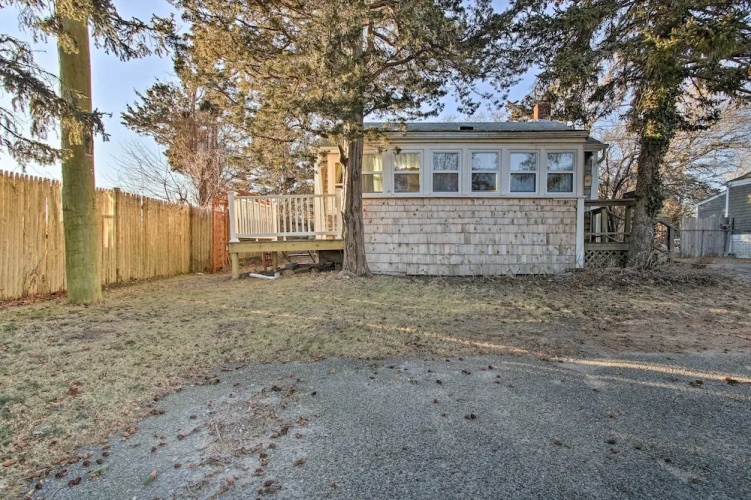 Steps to Cape Cod Canal: Buzzards Bay Home