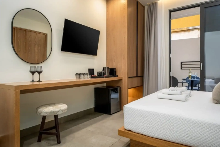 Standard Triple room