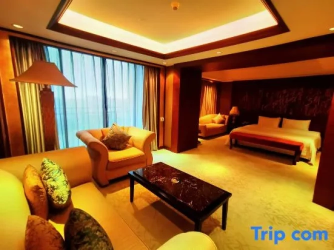 4 Bedrooms Presidential Suite with river view