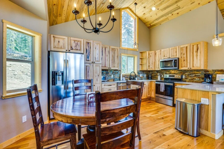 4 Bedrooms Cottage