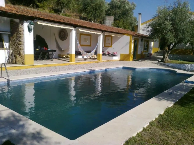 4 Bedrooms Cottage