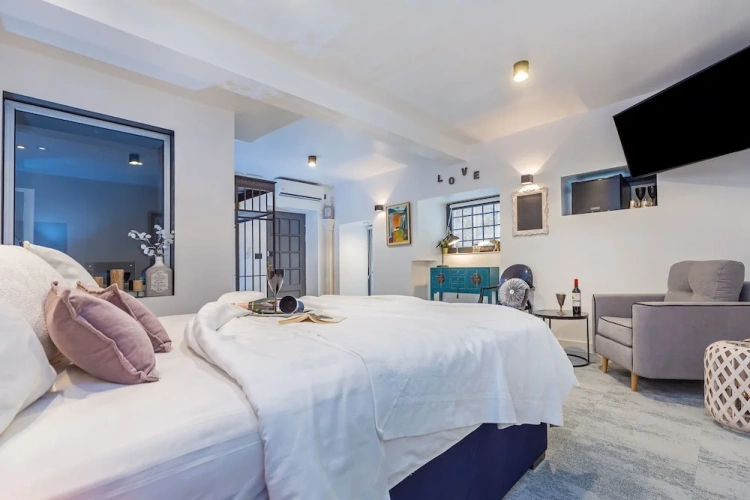 Deluxe Double Basement room