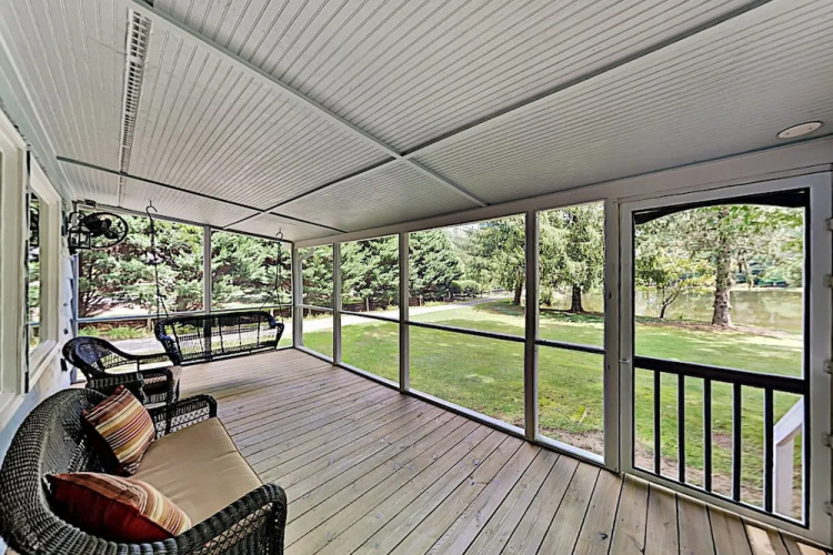 Charming Getaway W/ Luxe Interior & Screened Patio 2 Bedroom Cottage