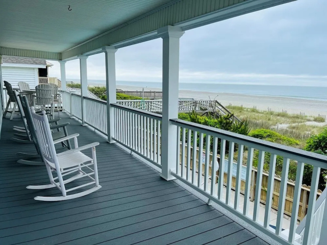 Beach Time 5 Bedroom Home by RedAwning