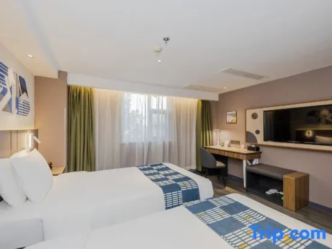 Standard Triple Family room