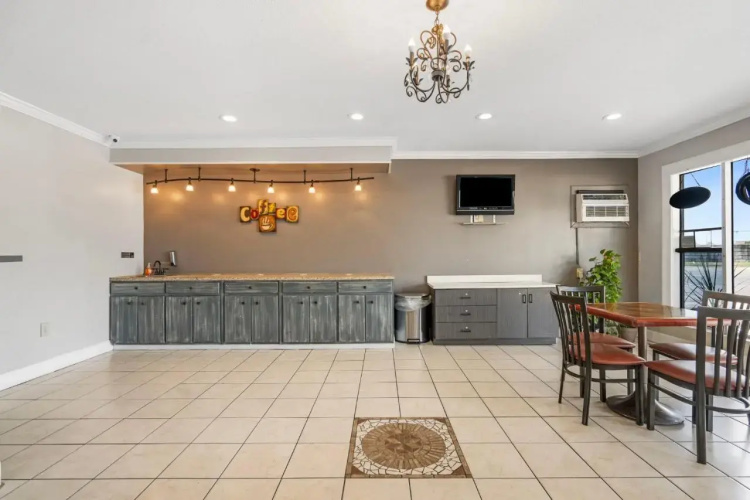 Americas Best Inn & Suites - Downtown Augusta