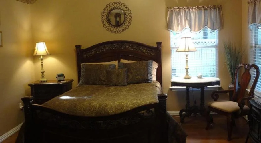 Pomegranate House & Cottages