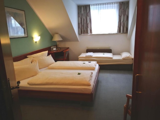 Standard Triple room
