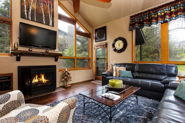 5BR 4BA Canyons Luxury House by RedAwning