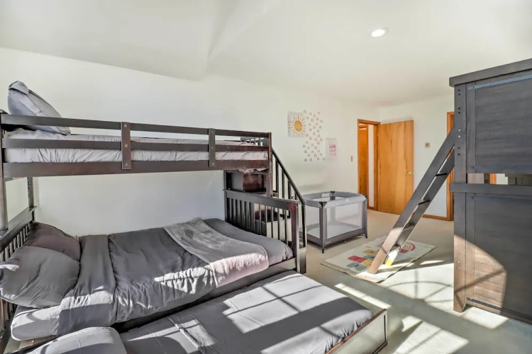 Beautiful Effort Escape w/ Private Hot Tub!