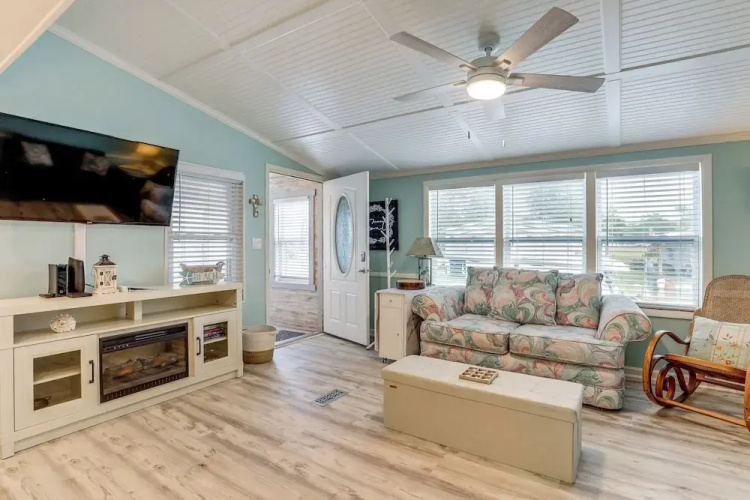 Walk to Beach! Surfside Beach Family Bungalow