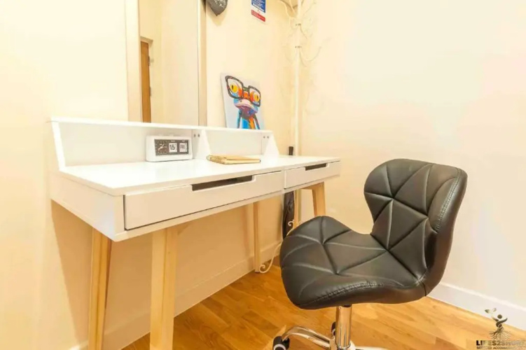 Smythen St, 2 bed apartment with balcony
