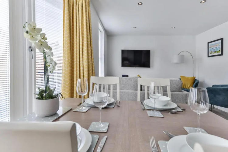 Belle House, Apt 4