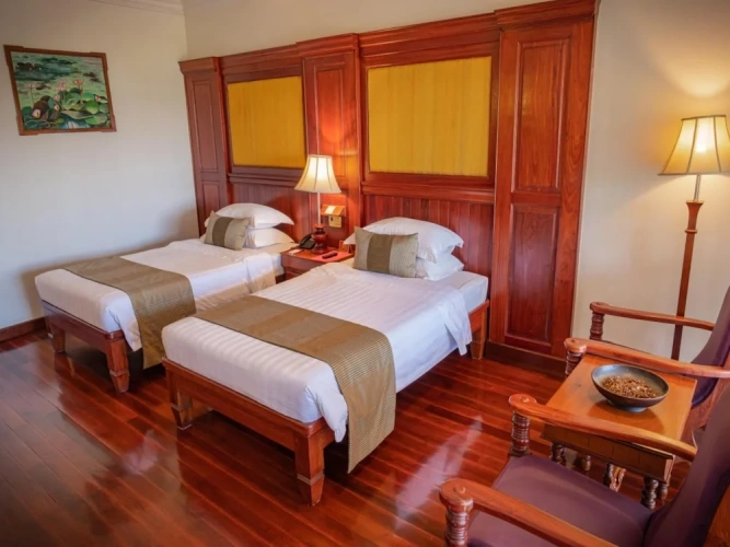 Superior room with balcony and with city view