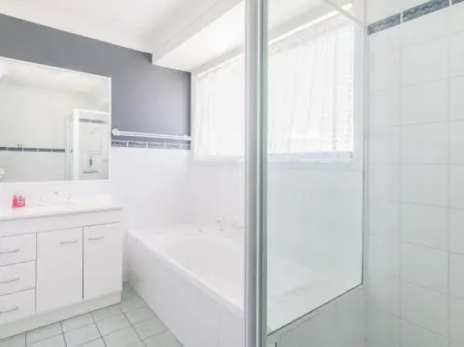 1/54 Parkes, Airconditioned