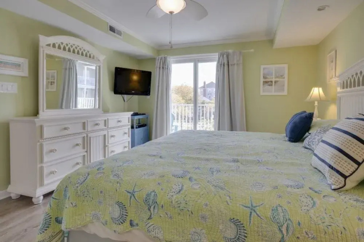 Bel Mare 103 by RedAwning