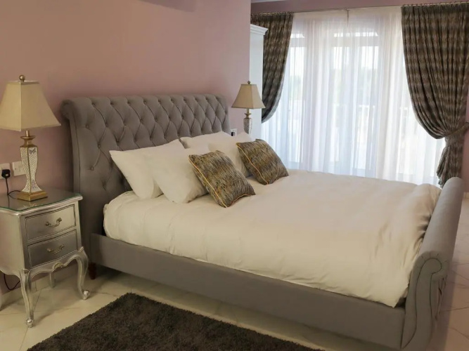 100 Boutique Living