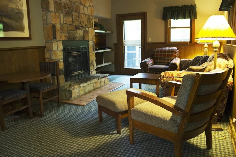Giant City Lodge