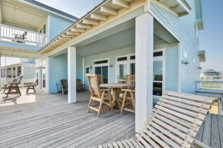 Ez Come Ez Geaux 4 Bedroom Home by Redawning