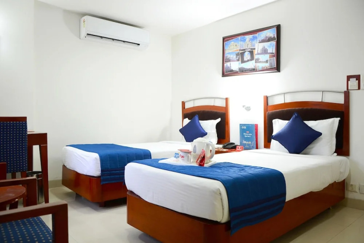 Hotel Divine Inn