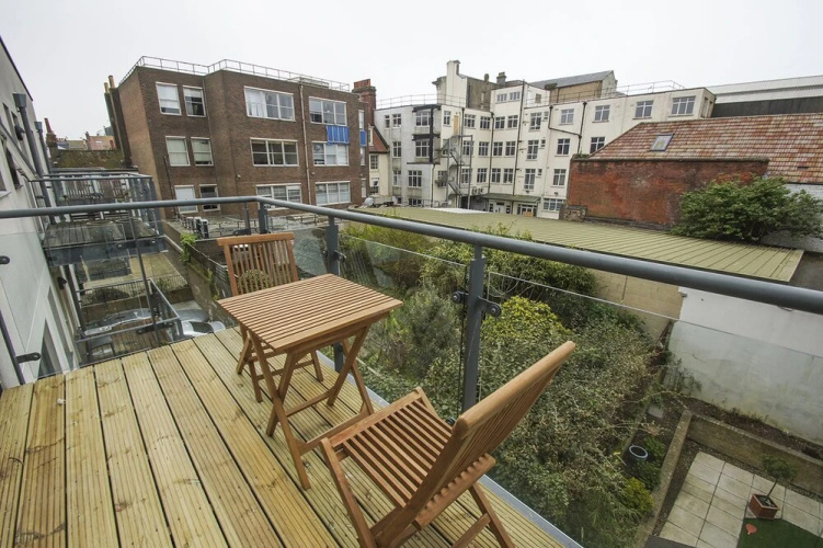 Avalon Balcony Apartment