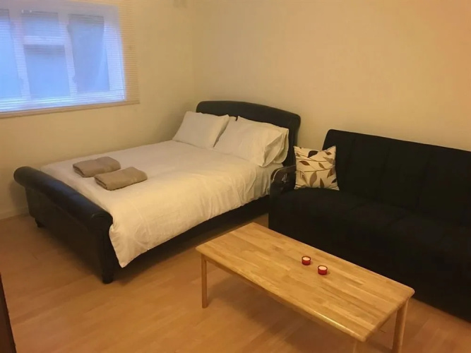 Seymour Apartment