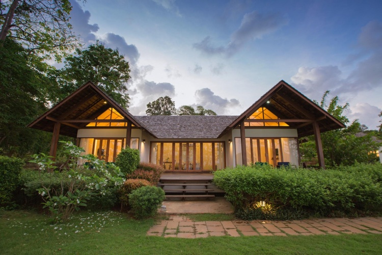 Triple Villa beachfront