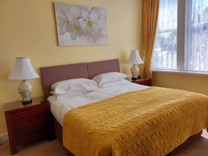 Superior Double Basement room