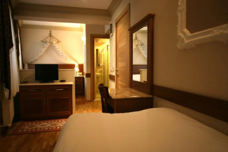 Grand Peninsula Hotel