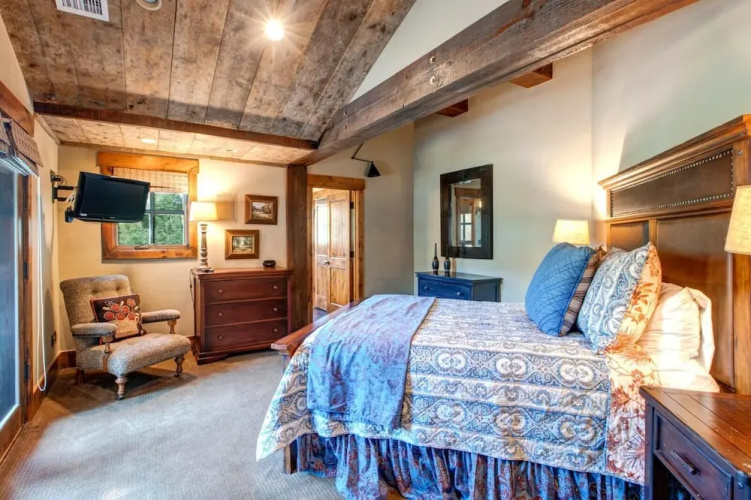 Rossi Hill 4 Bedrooms PRH-685 by KBM