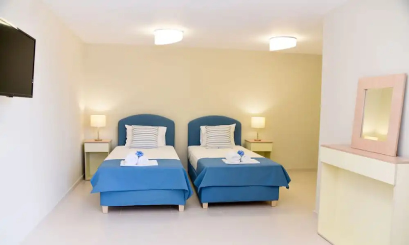 Aurora Luxury Retreat - Beachfront & Private Pool